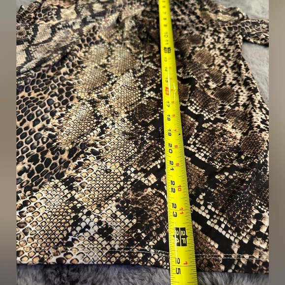 ELIE TAHARI
Snake-Print Long-Sleeve simply fabulous Blouse size M - Picture 8 of 12